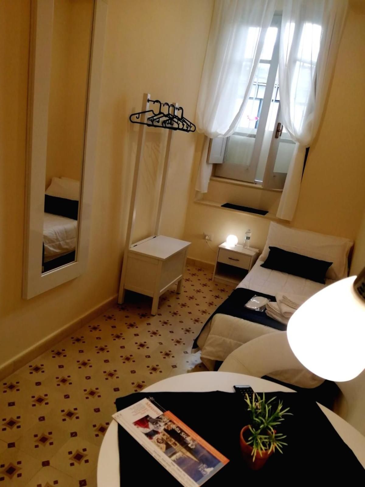 Suleima B&B Messina Centro Cameră foto